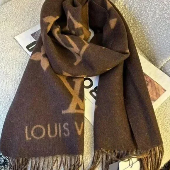 Louis Vuitton Shawl - Picture 5 of 6